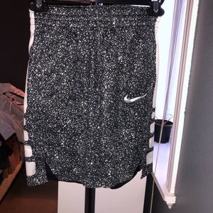 Boys black and white specked basketball shorts